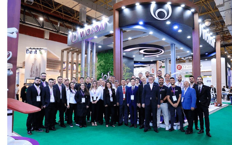 Staff da Woson no 40º CIOSP no Expo Center Norte em São Paulo