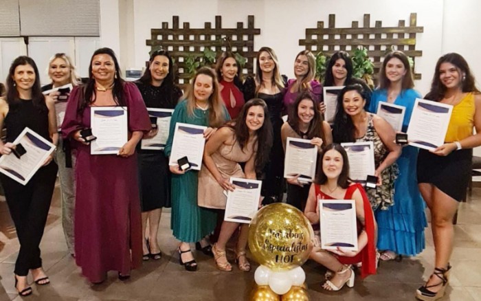 Cirurgiãs-dentistas: agora são especialistas em HOF