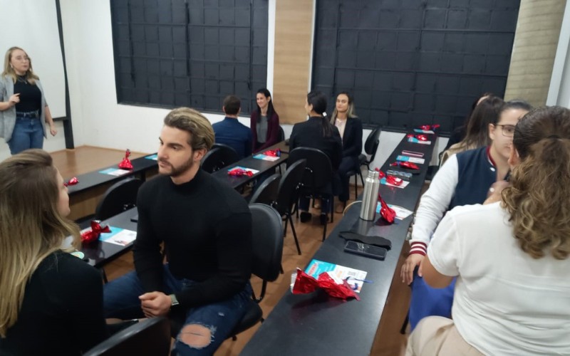 Uma comunicação assertiva é determinante para o sucesso profissional, alerta Leticia Silva Oliveira