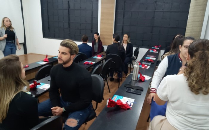 Uma comunicação assertiva é determinante para o sucesso profissional, alerta Leticia Silva Oliveira