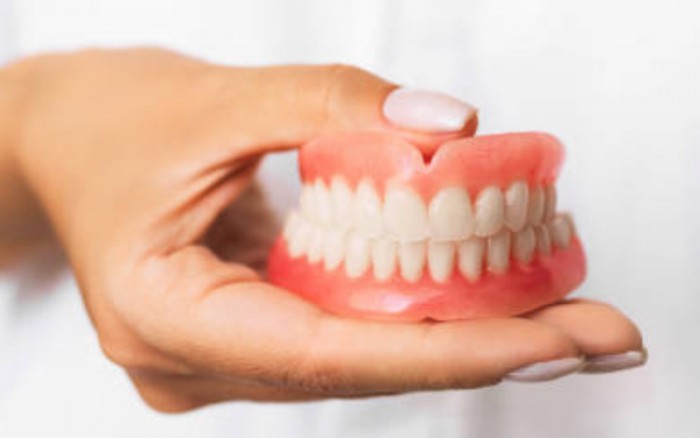 Prótese Total-Dentadura: saiba os cuidados necessários