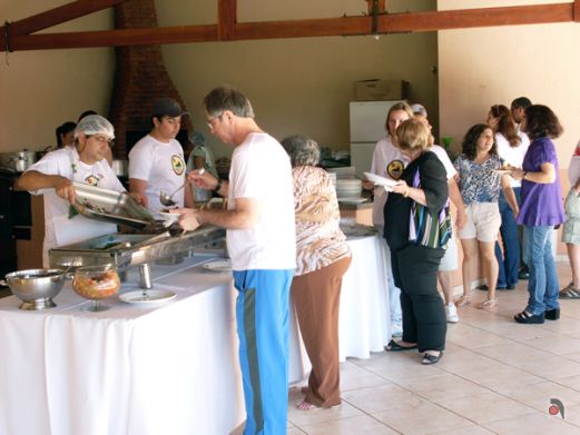 Cerca de 300 pessoas saborearam a feijoada da APCD Ribeirão Preto