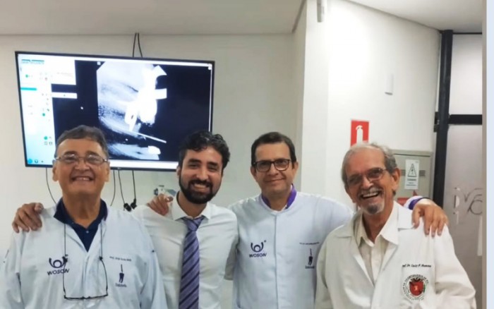 Profs. Artur Martini, Rafael Goulart, Brufato Ferraz e Luiz Vansan da equipe de Endodontia