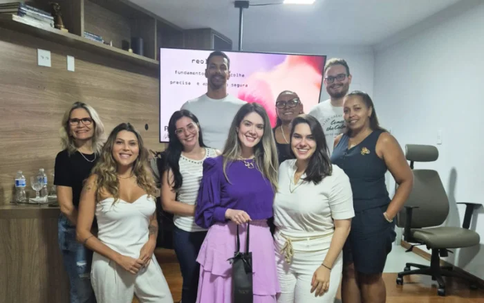 Profa Dra. Nicole Bettiol profere palestra Ácido Hialurônico e Reologia