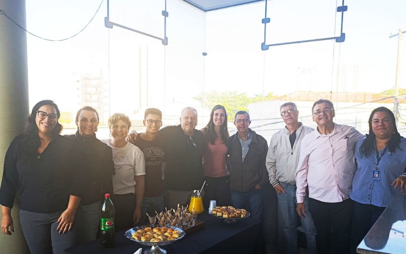 Motivados pela alta demanda, cirurgiões-dentistas experientes se reciclaram