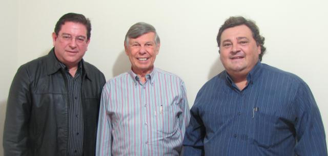 Representantes da APCD Ribeirão Preto, Artur Martini e Pedro Bistane visitam Welson Gasparini