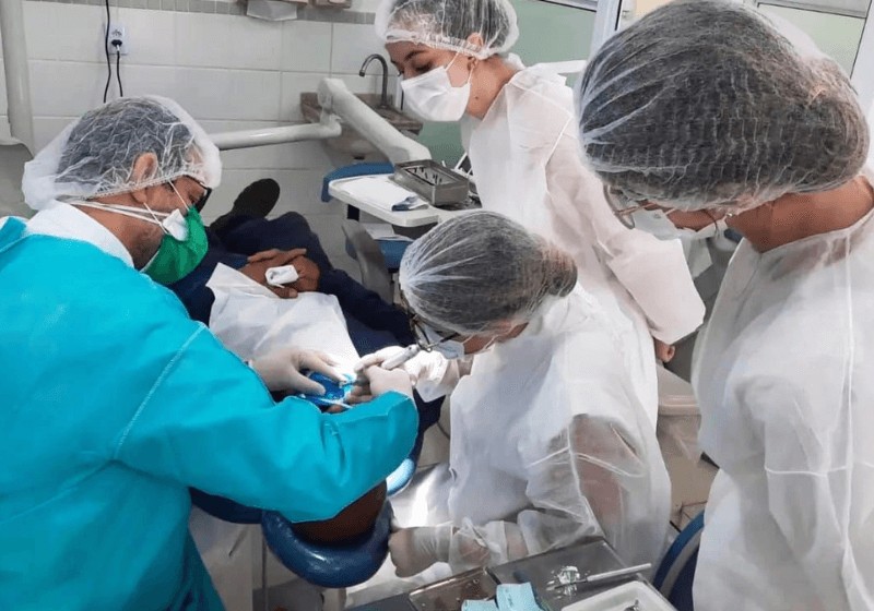 Clínica de Especialização em Endodontia
